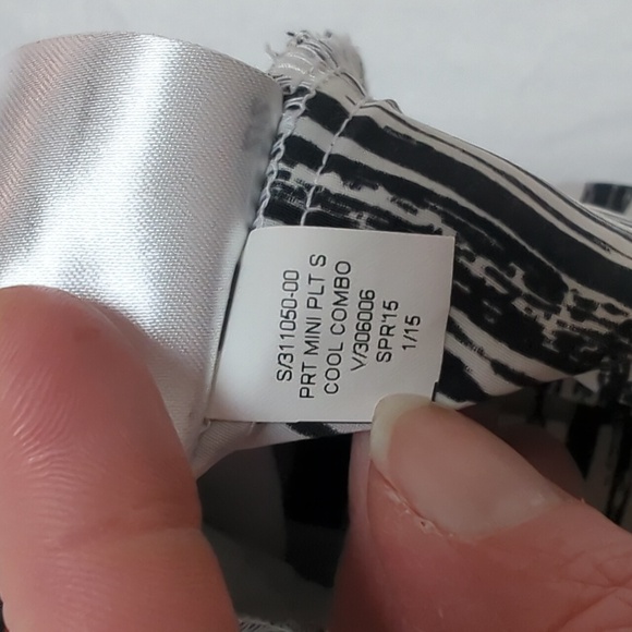 Banana Republic Factory Black & White Striped Pleated Preppy Tennis Skirt Size 6 - Picture 7 of 7